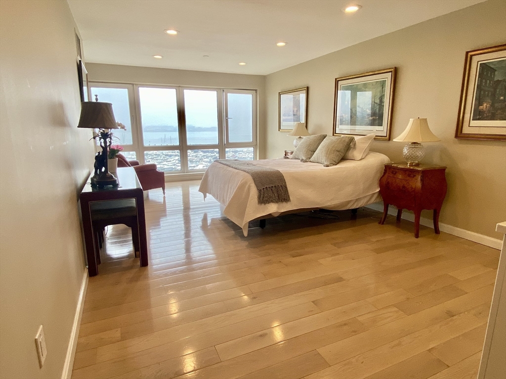 2001 Marina Drive 704
