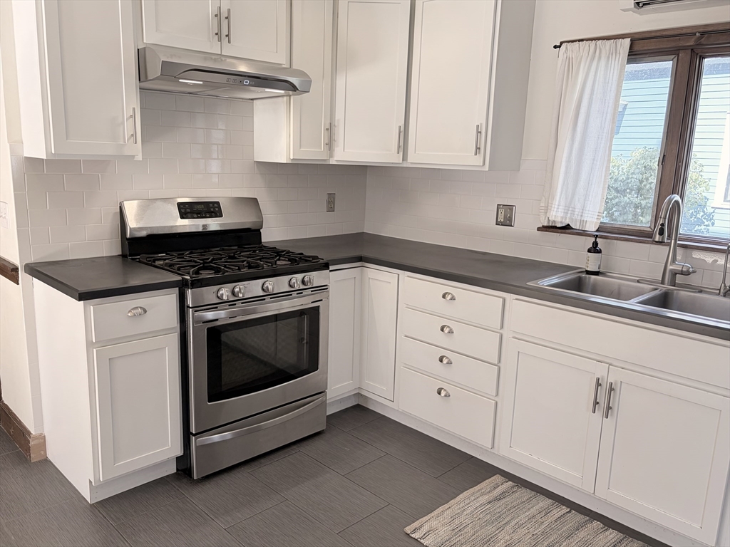 22 W Center St, Northampton, MA Photo #19