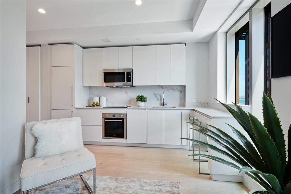 135 Seaport Blvd U18