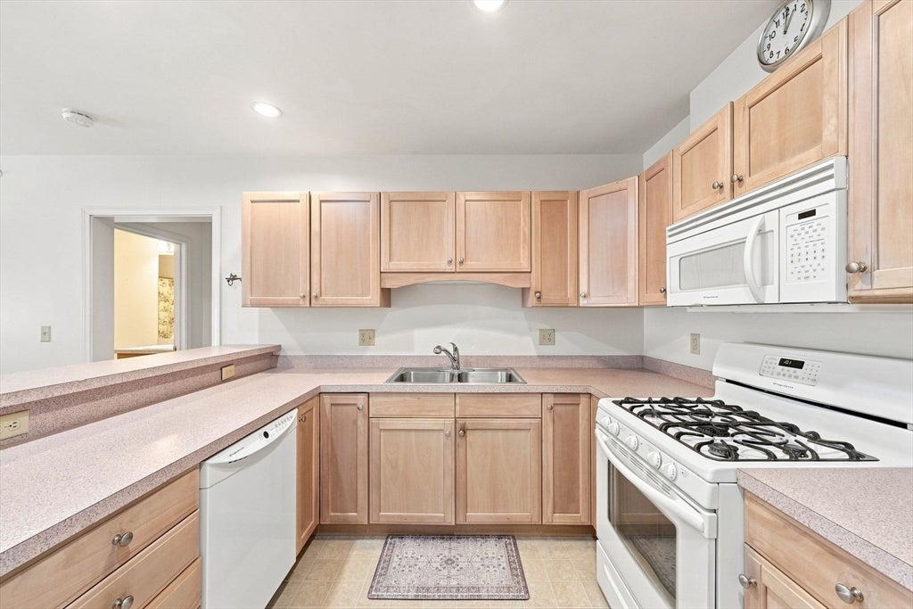 1068 Victoria St A4