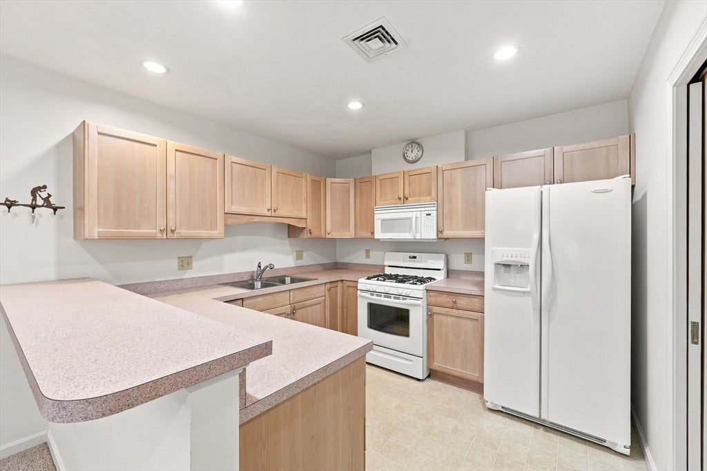 1068 Victoria St A4