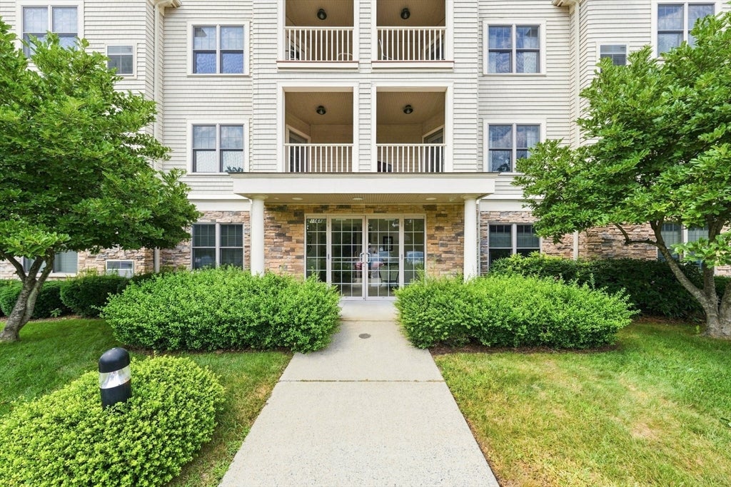 1068 Victoria St A4