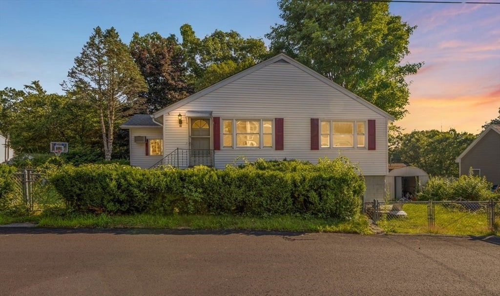 32 Hillcrest Rd, Dracut, MA, 32 Hillcrest Rd, Dracut, MA Photo #1