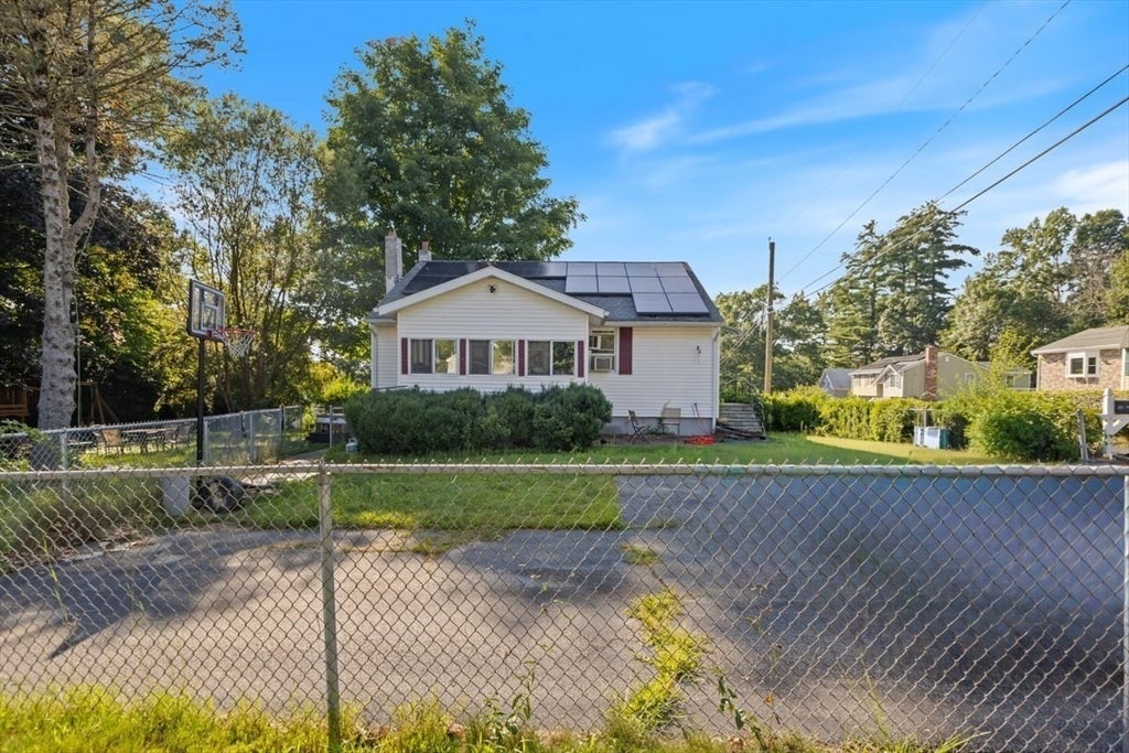 32 Hillcrest Rd