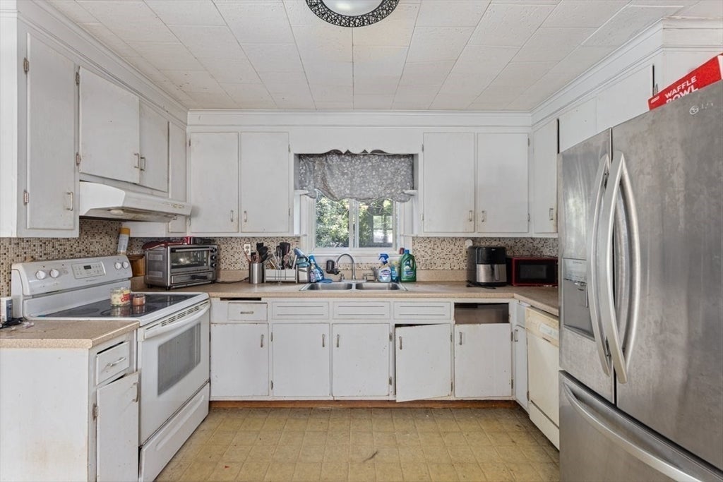 32 Hillcrest Rd, Dracut, MA, 32 Hillcrest Rd, Dracut, MA Photo #8