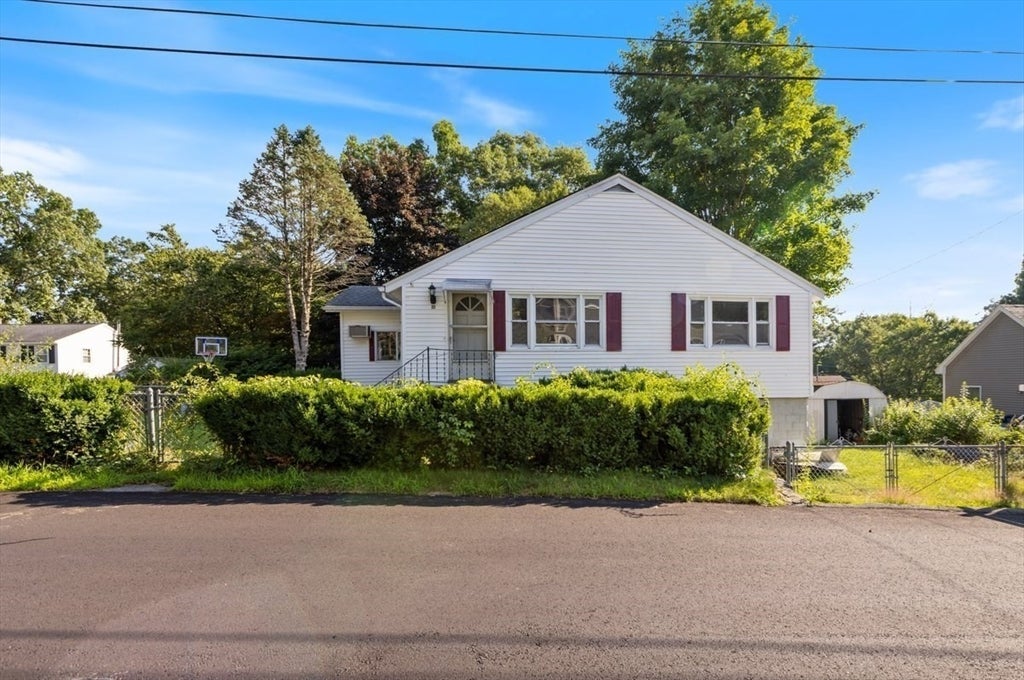 32 Hillcrest Rd