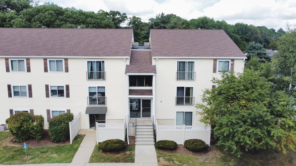 Photo of 47 Village Brook Ln, Natick, MA