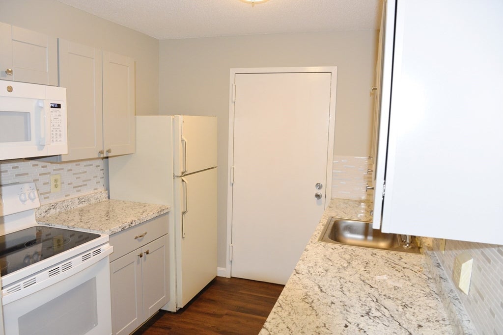 47 Village Brook Ln #14, Natick, MA, 47 Village Brook Ln #14, Natick, MA Photo #4
