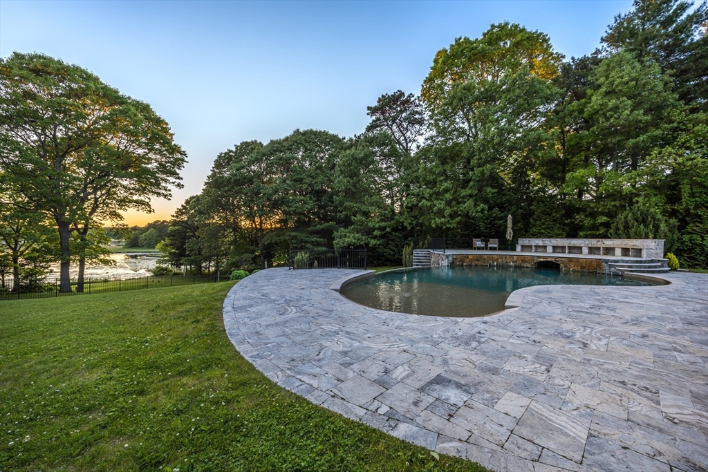 Barnstable, Massachusetts 02655, United States, 5 Bedrooms Bedrooms, ,5 BathroomsBathrooms,Residential,Active,18061