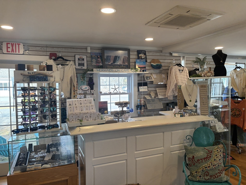 855 Main St