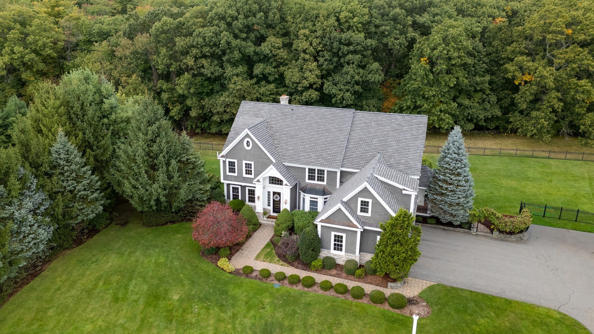 4 Nipmuc Ln