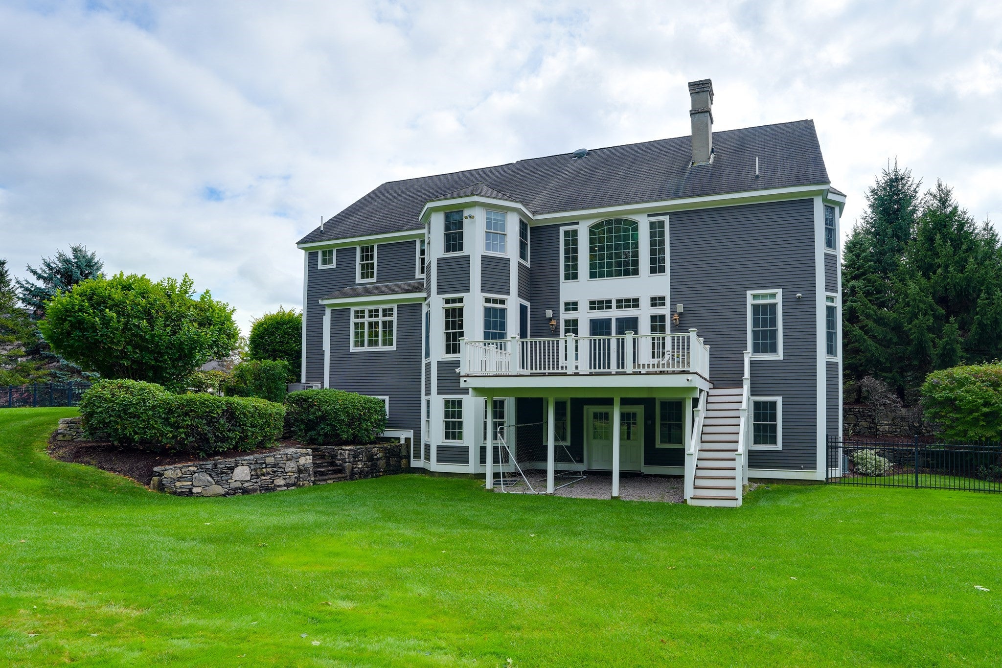 4 Nipmuc Ln