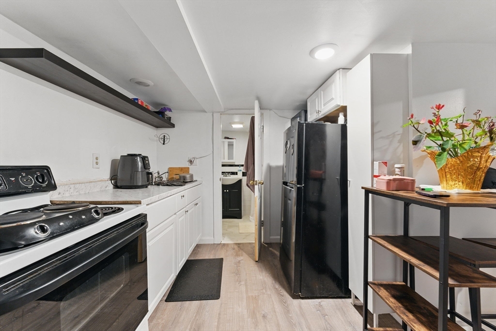 Boston, Massachusetts 02136, United States, 6 Bedrooms Bedrooms, ,4 BathroomsBathrooms,Residential,Contingent,130696