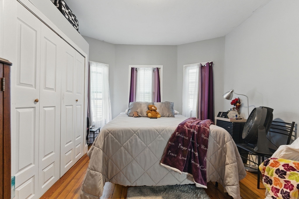 Boston, Massachusetts 02136, United States, 6 Bedrooms Bedrooms, ,4 BathroomsBathrooms,Residential,Contingent,130696