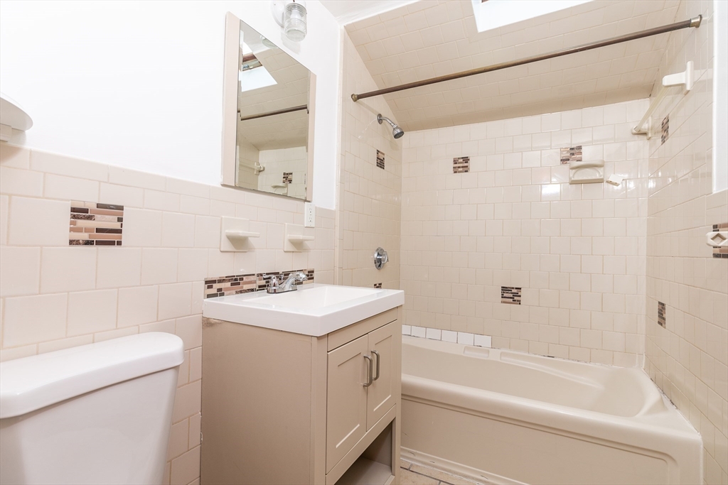 Boston, Massachusetts 02136, United States, 6 Bedrooms Bedrooms, ,4 BathroomsBathrooms,Residential,Contingent,130696