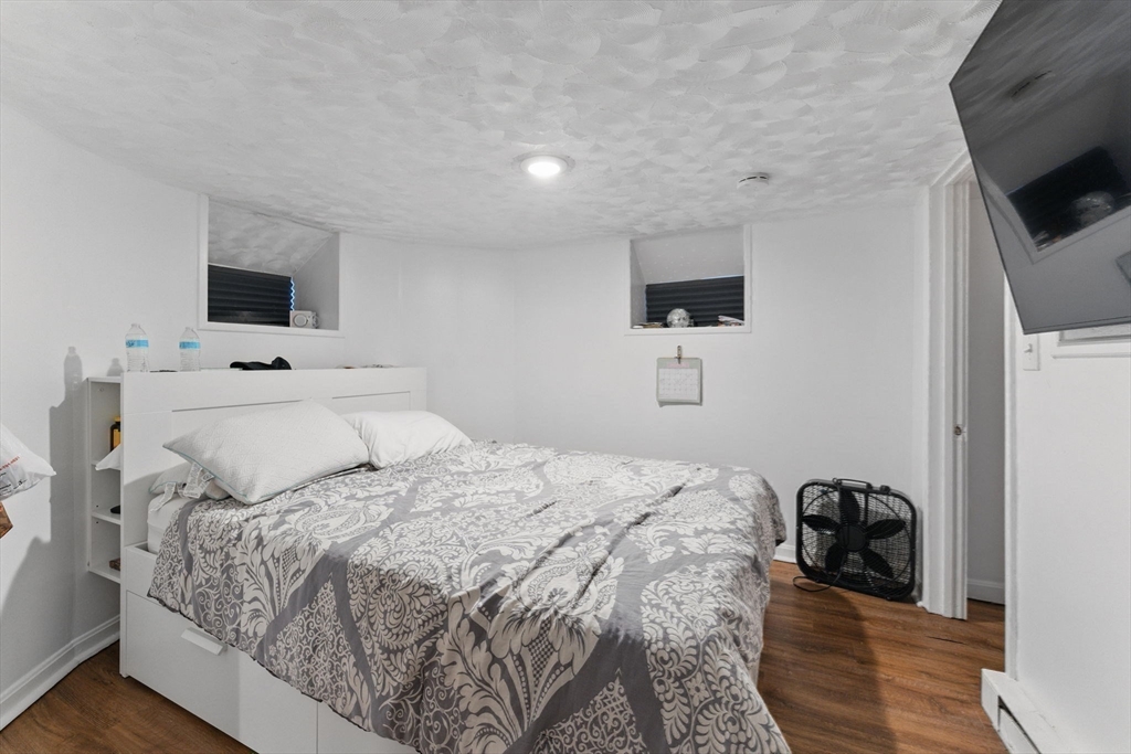 Boston, Massachusetts 02136, United States, 6 Bedrooms Bedrooms, ,4 BathroomsBathrooms,Residential,Contingent,130696