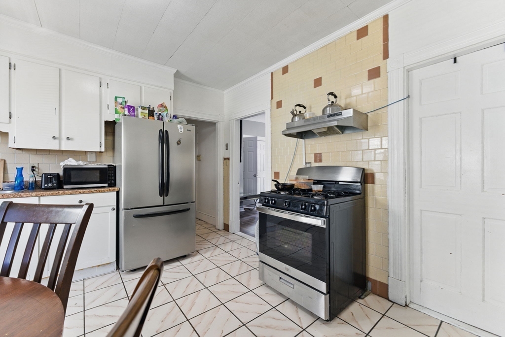 Boston, Massachusetts 02136, United States, 6 Bedrooms Bedrooms, ,4 BathroomsBathrooms,Residential,Contingent,130696