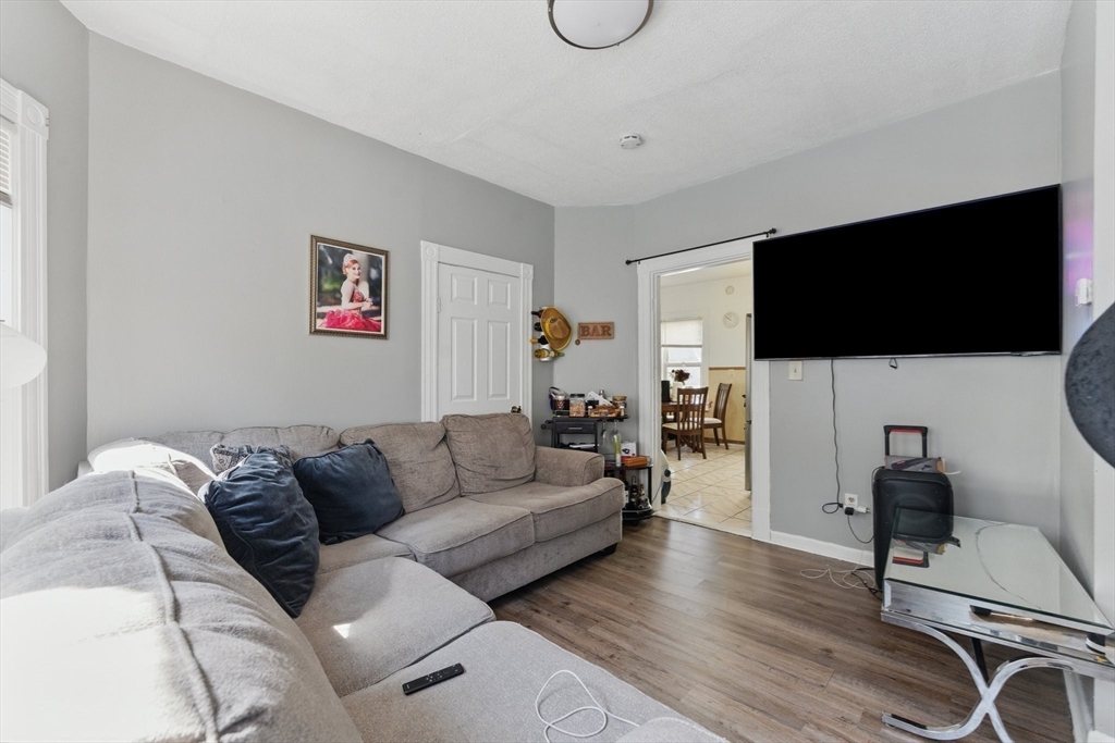 Boston, Massachusetts 02136, United States, 6 Bedrooms Bedrooms, ,4 BathroomsBathrooms,Residential,Contingent,130696