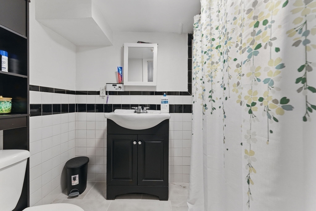 Boston, Massachusetts 02136, United States, 6 Bedrooms Bedrooms, ,4 BathroomsBathrooms,Residential,Contingent,130696