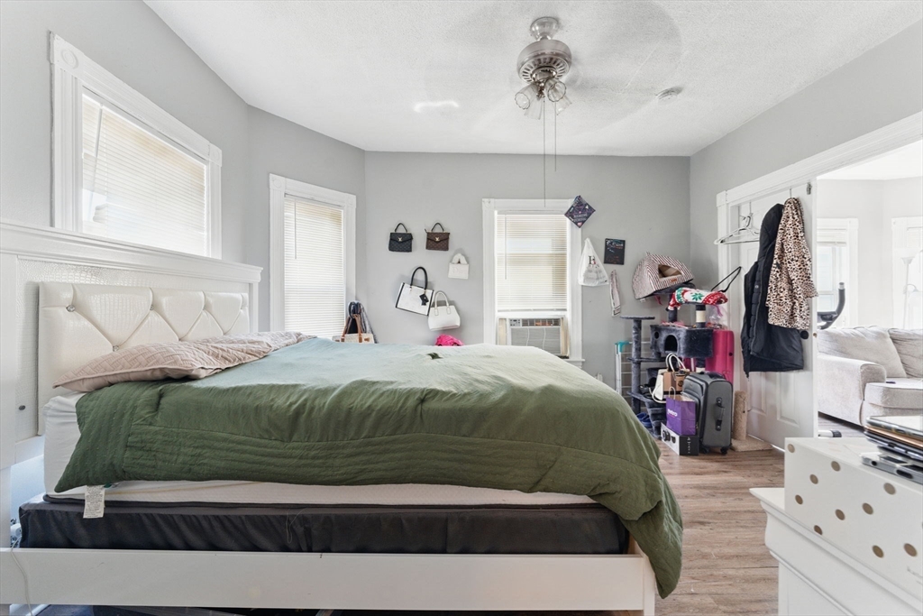 Boston, Massachusetts 02136, United States, 6 Bedrooms Bedrooms, ,4 BathroomsBathrooms,Residential,Contingent,130696