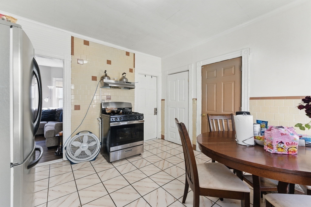 Boston, Massachusetts 02136, United States, 6 Bedrooms Bedrooms, ,4 BathroomsBathrooms,Residential,Contingent,130696