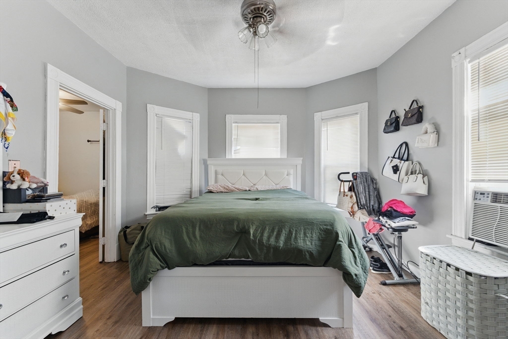 Boston, Massachusetts 02136, United States, 6 Bedrooms Bedrooms, ,4 BathroomsBathrooms,Residential,Contingent,130696