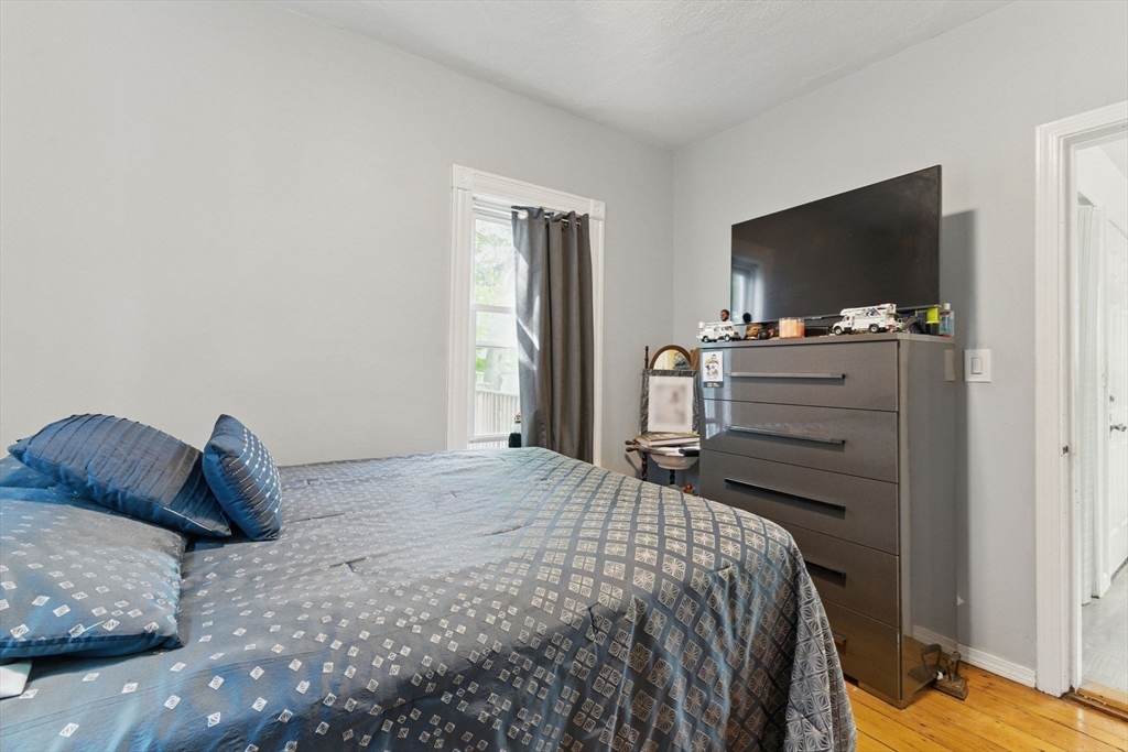 Boston, Massachusetts 02136, United States, 6 Bedrooms Bedrooms, ,4 BathroomsBathrooms,Residential,Contingent,130696