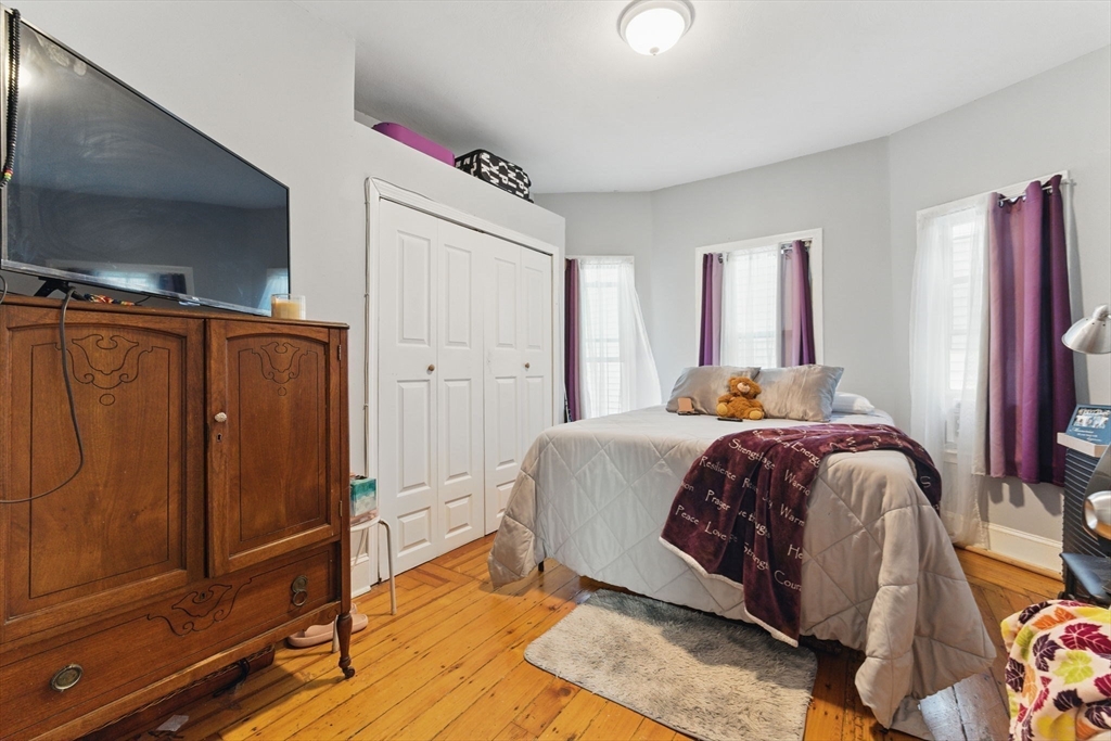 Boston, Massachusetts 02136, United States, 6 Bedrooms Bedrooms, ,4 BathroomsBathrooms,Residential,Contingent,130696