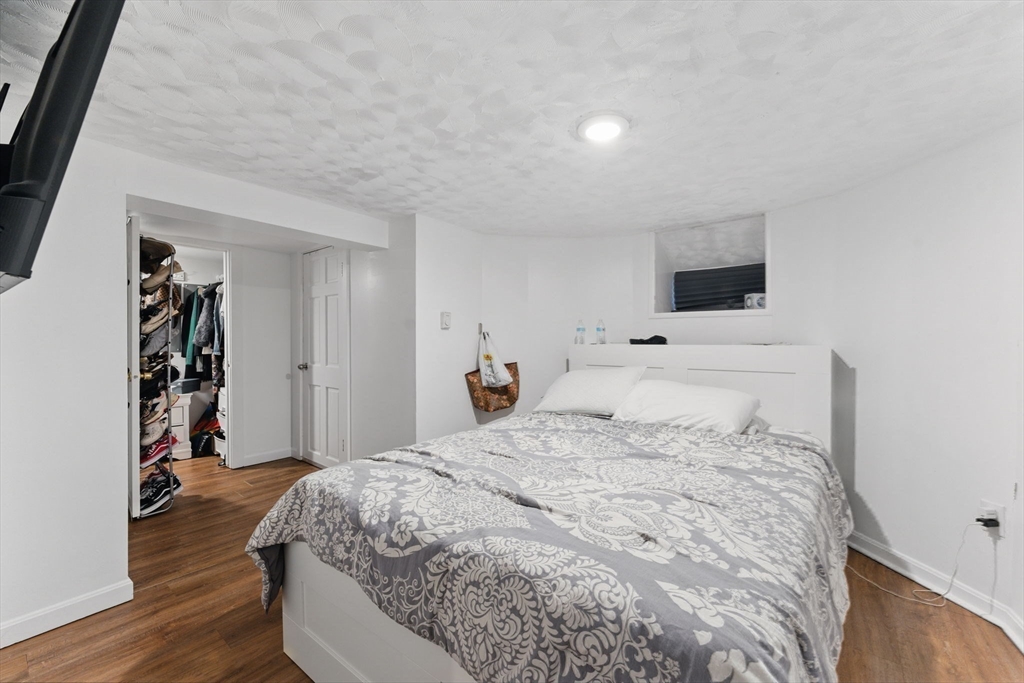 Boston, Massachusetts 02136, United States, 6 Bedrooms Bedrooms, ,4 BathroomsBathrooms,Residential,Contingent,130696