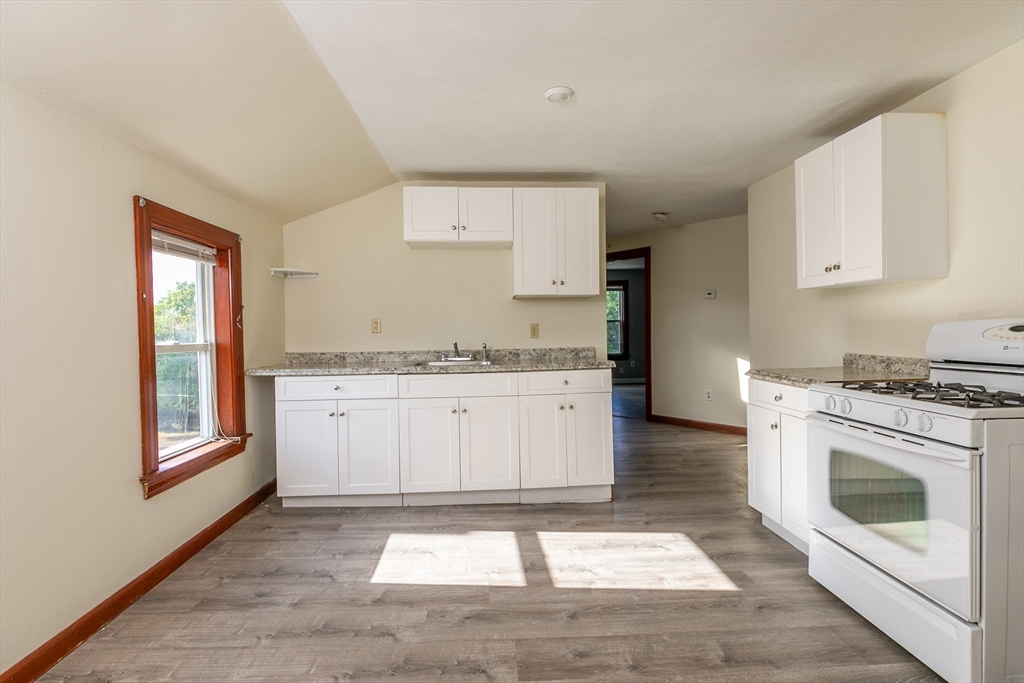 Boston, Massachusetts 02136, United States, 6 Bedrooms Bedrooms, ,4 BathroomsBathrooms,Residential,Contingent,130696