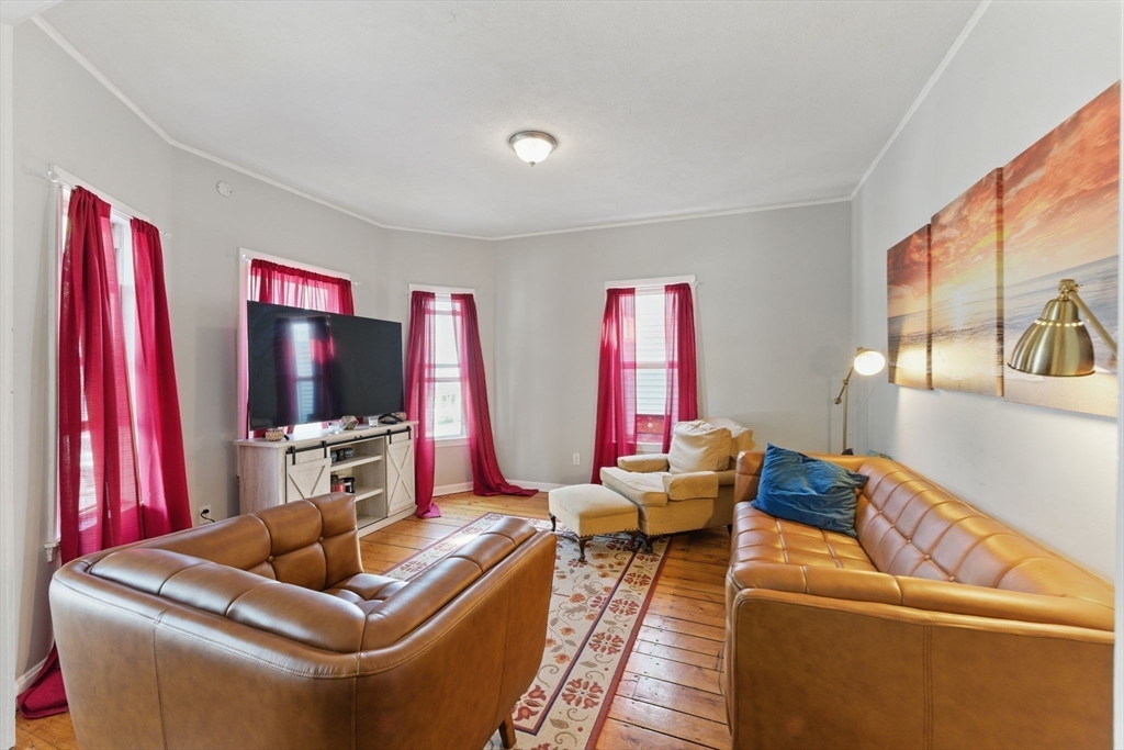 Boston, Massachusetts 02136, United States, 6 Bedrooms Bedrooms, ,4 BathroomsBathrooms,Residential,Contingent,130696