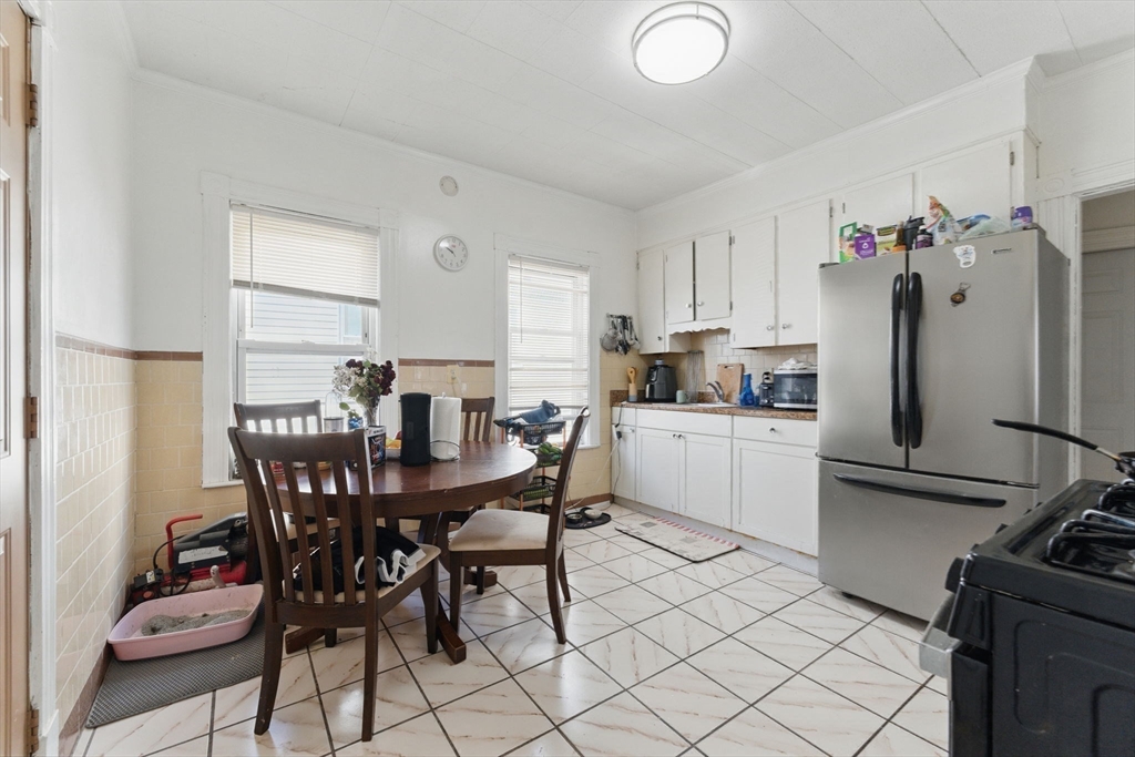 Boston, Massachusetts 02136, United States, 6 Bedrooms Bedrooms, ,4 BathroomsBathrooms,Residential,Contingent,130696