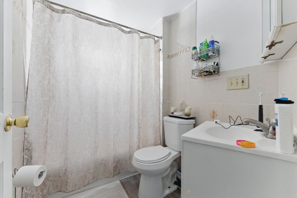 Boston, Massachusetts 02136, United States, 6 Bedrooms Bedrooms, ,4 BathroomsBathrooms,Residential,Contingent,130696