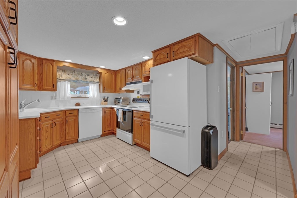 8 Shore Dr, Holland, MA Photo #12