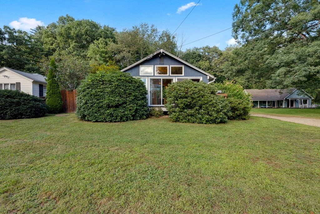 8 Shore Dr, Holland, MA Photo #2