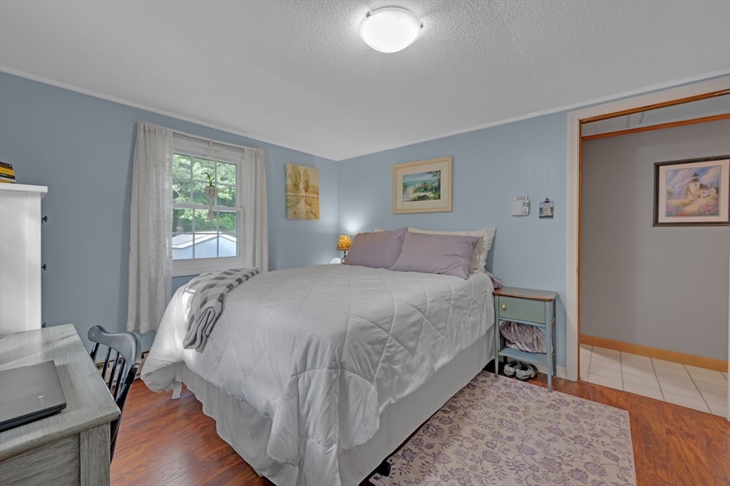 8 Shore Dr, Holland, MA Photo #16