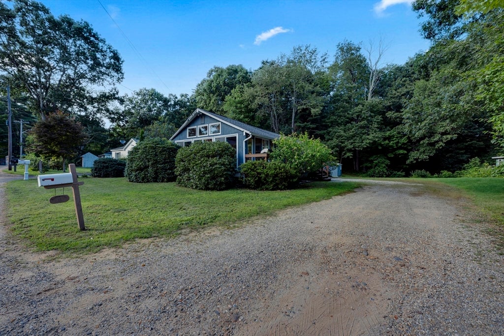8 Shore Dr, Holland, MA Photo #4