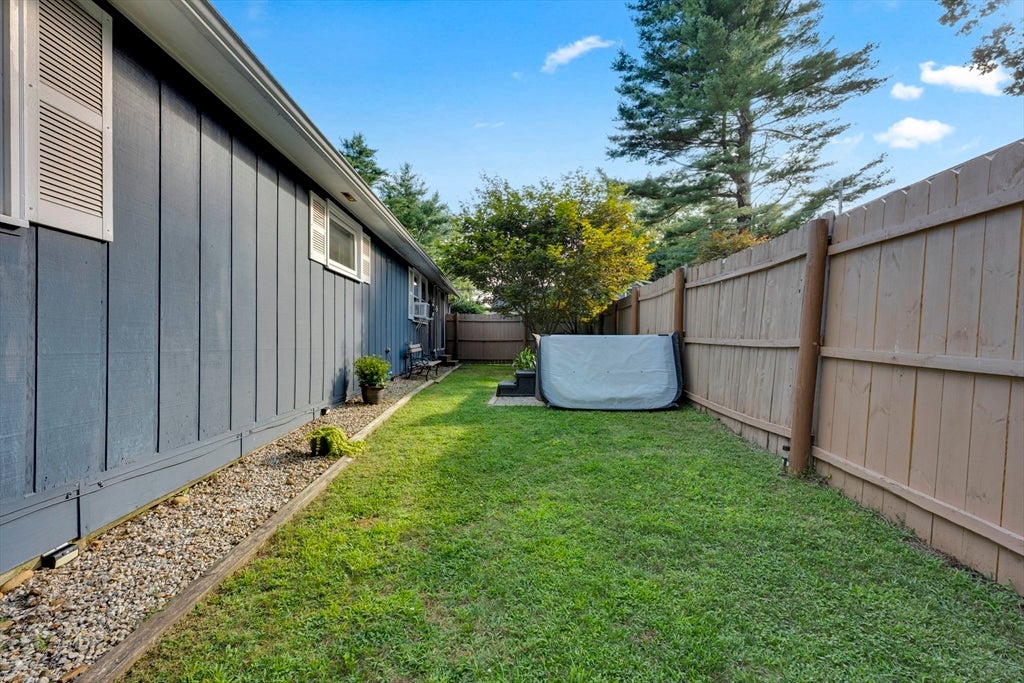 8 Shore Dr, Holland, MA Photo #24