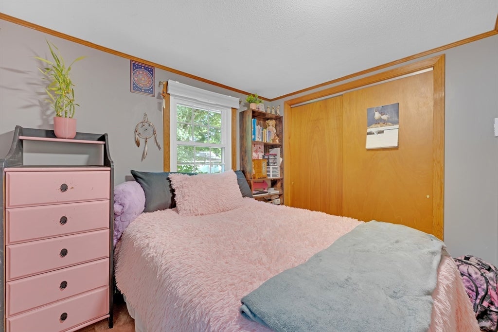 8 Shore Dr, Holland, MA Photo #18