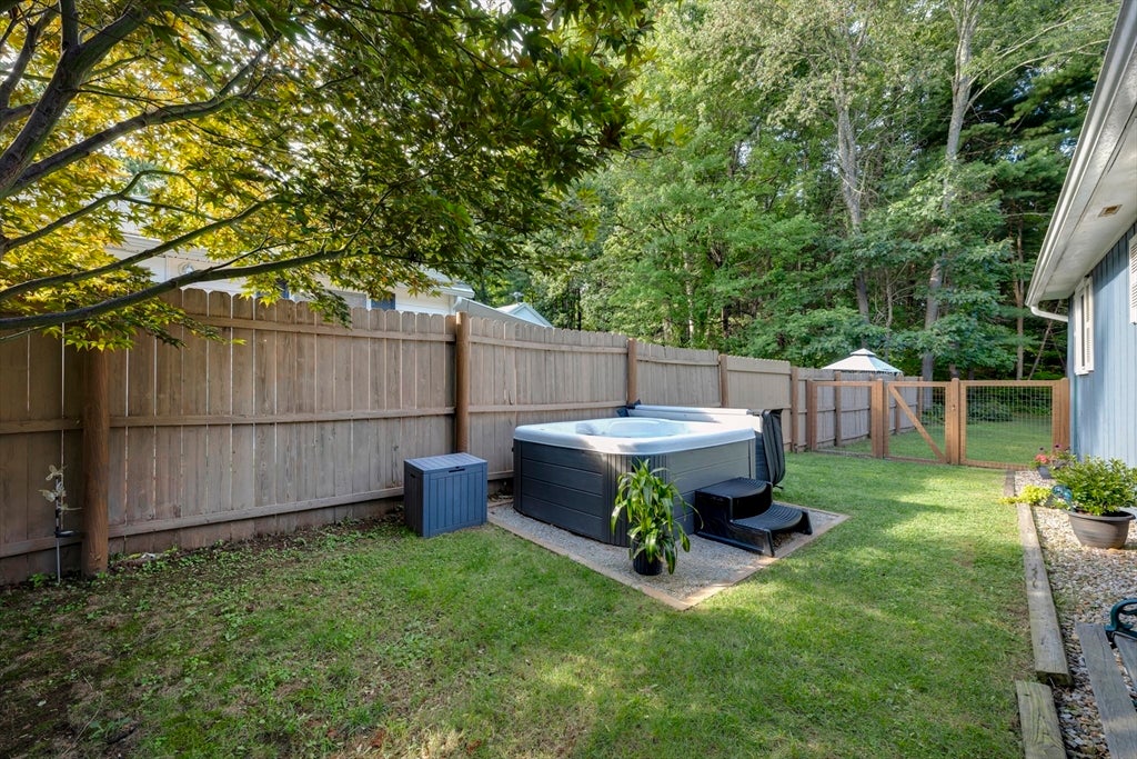8 Shore Dr, Holland, MA Photo #23