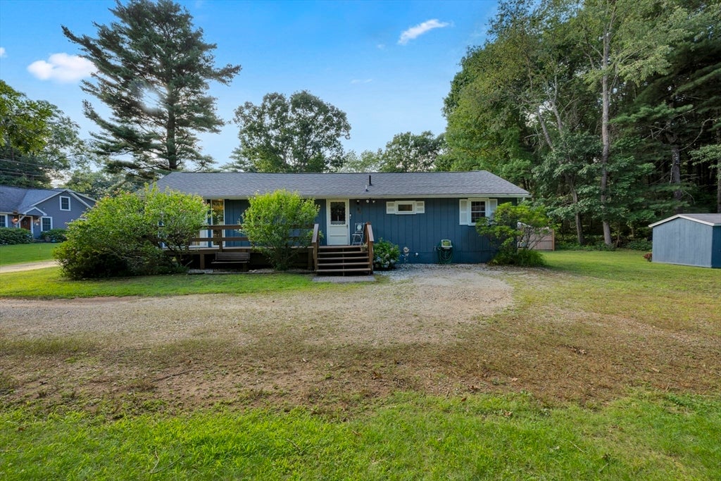 8 Shore Dr, Holland, MA Photo #1