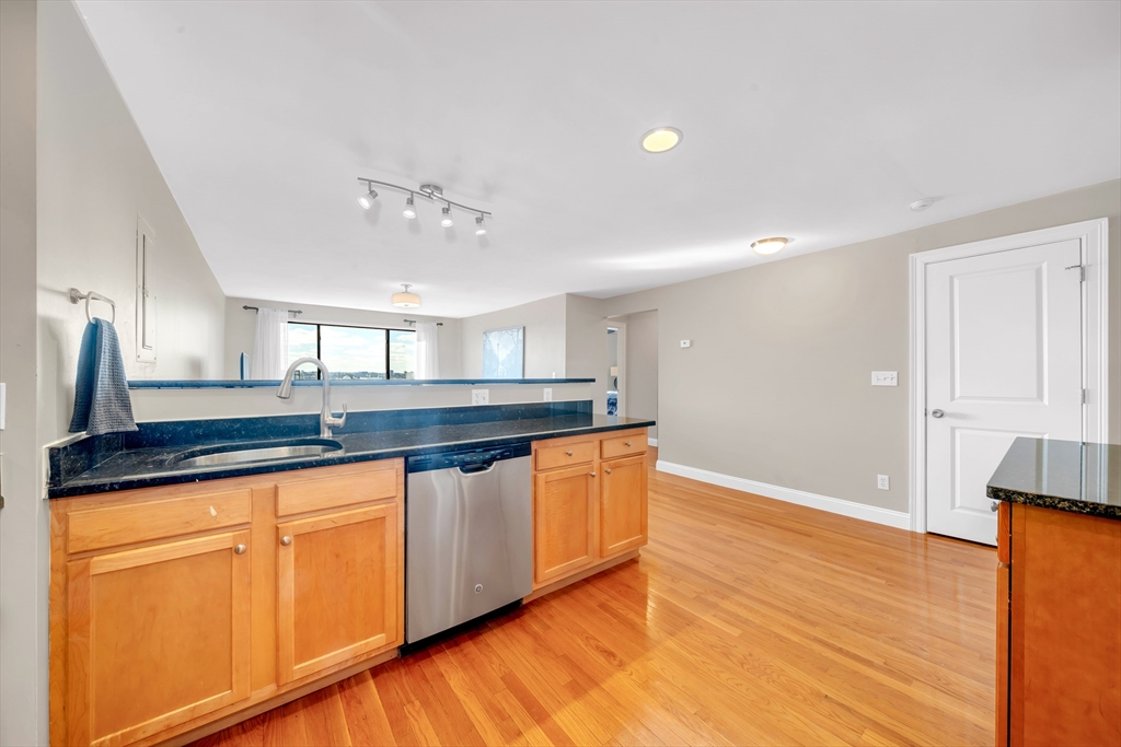 44 Lafayette Ave 408