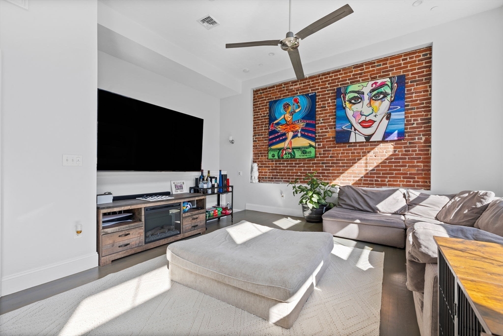 50 Floyd St 4