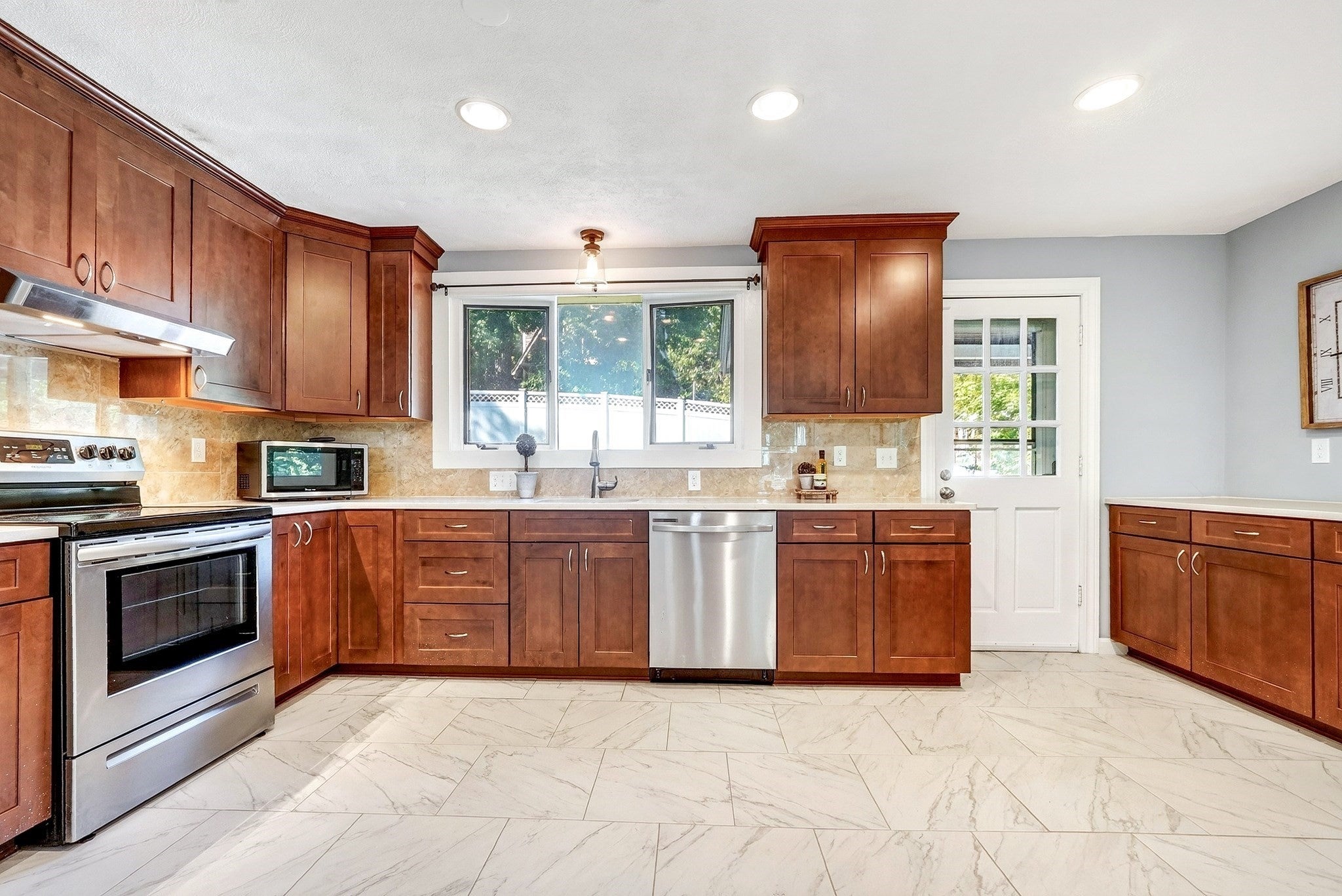 51 Lindenwood Road, Stoneham, MA Photo #14