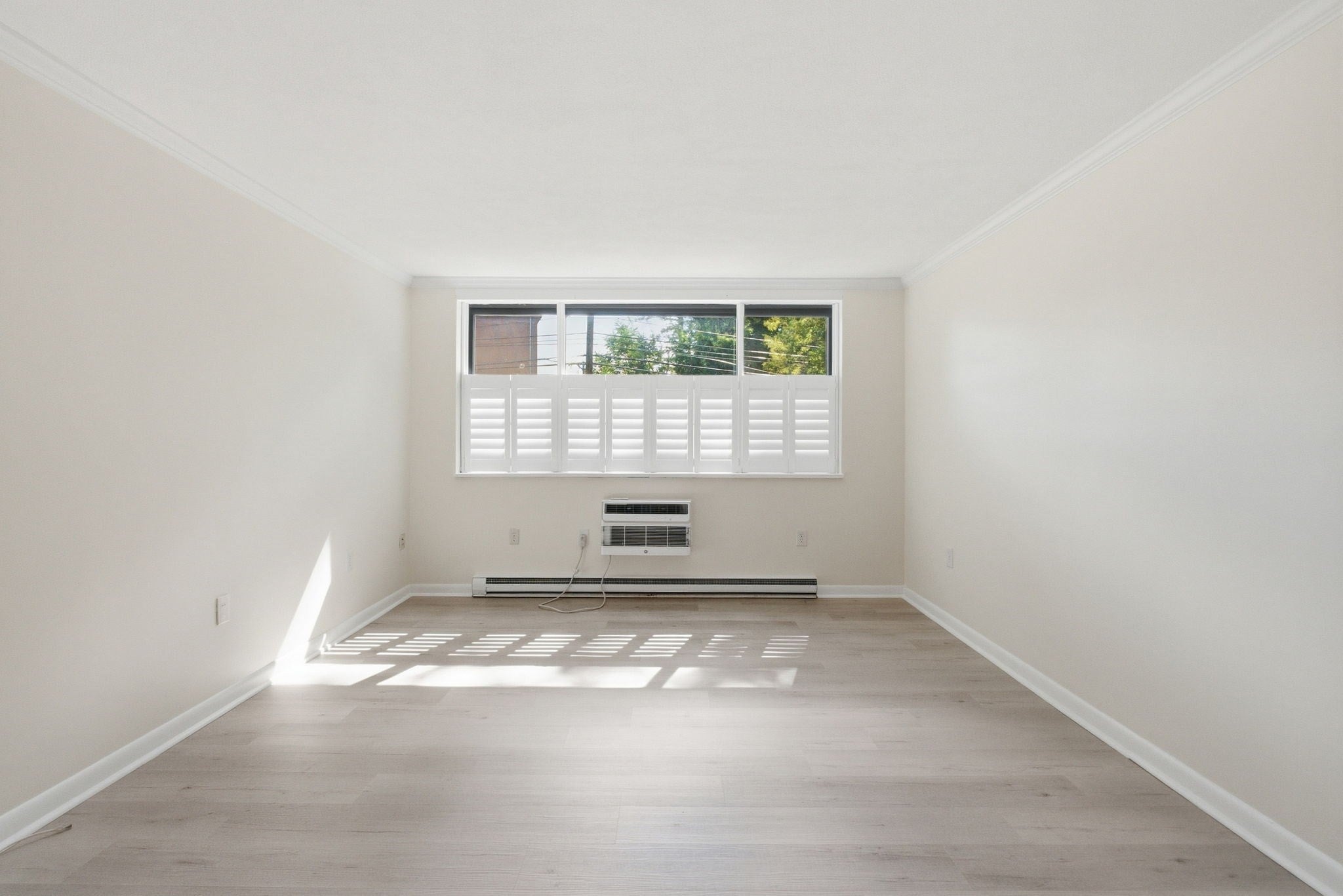 1323 Worcester Rd E6