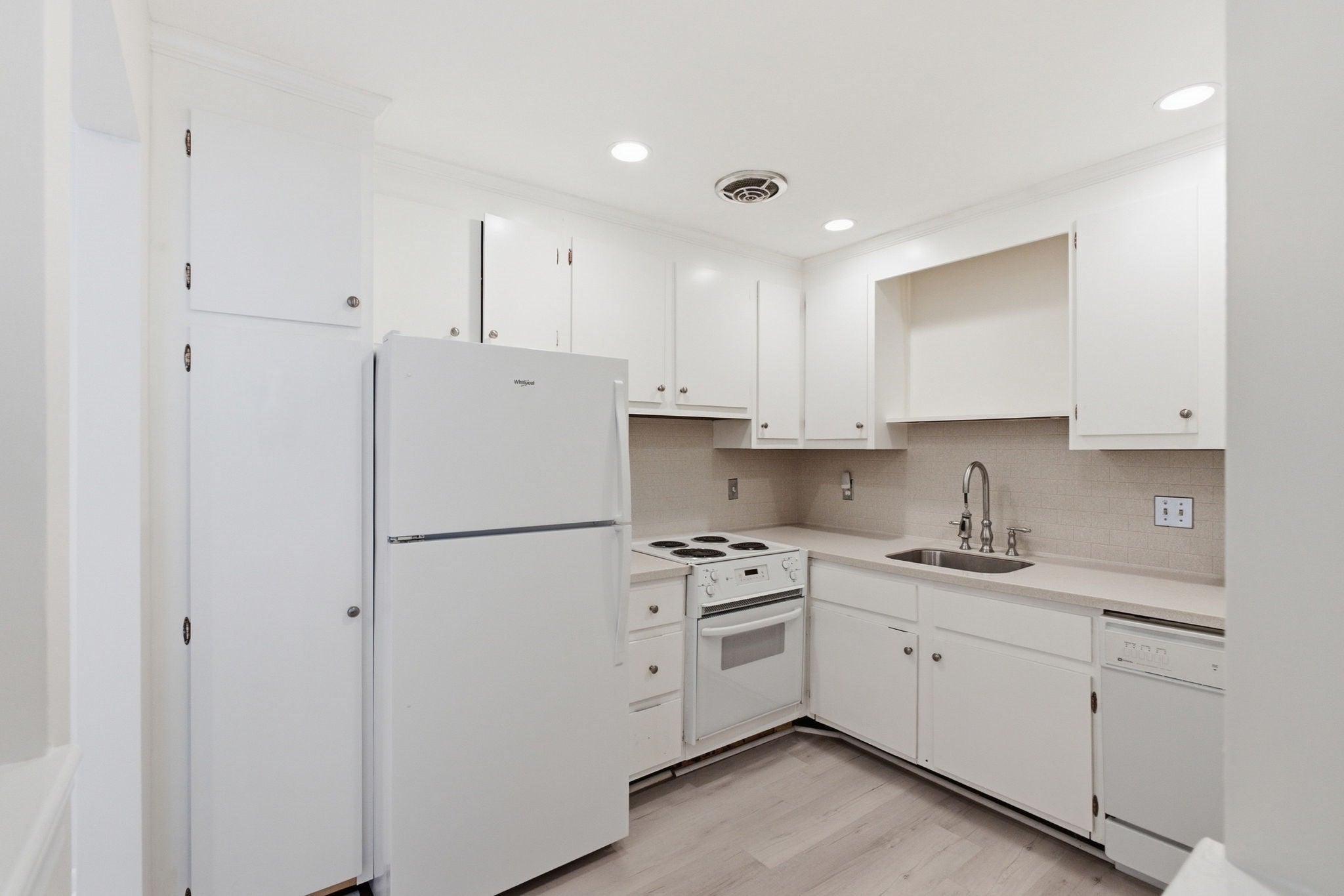 1323 Worcester Rd E6