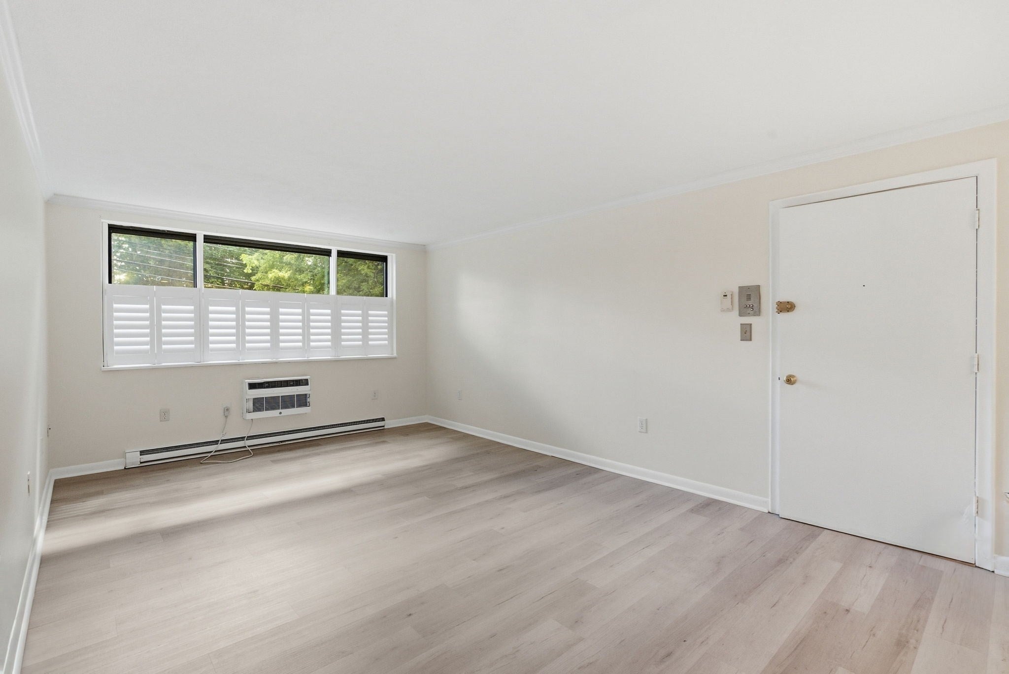 1323 Worcester Rd E6