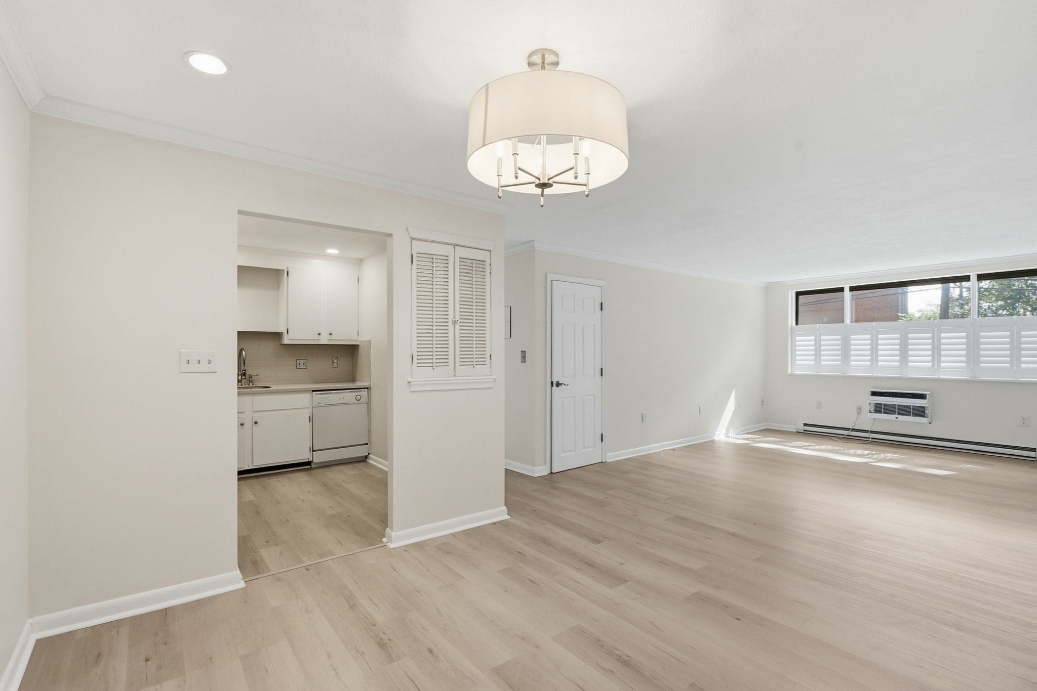 1323 Worcester Rd E6