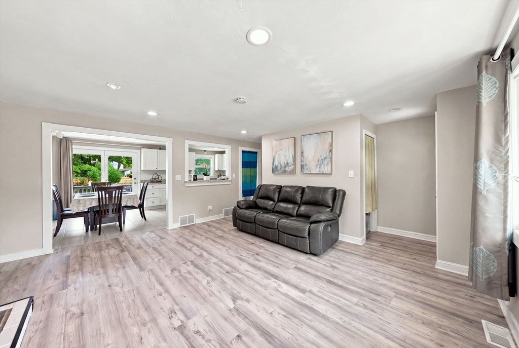 401 Turnpike St, Stoughton, MA, 401 Turnpike St, Stoughton, MA Photo #5
