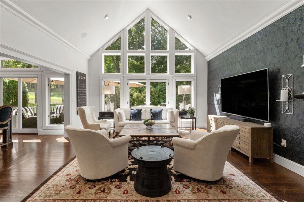 192 Country Club Way